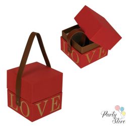 Подаръчна кутия "Love" с кожена дръжка.