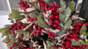 Червен коледен венец