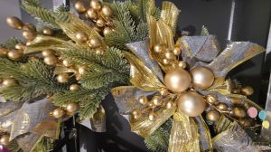 Златен коледен венец