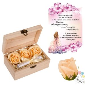 Дървена подаръчна кутия „Честито завършване“ за Абитуриентка – със сапунени рози и послание